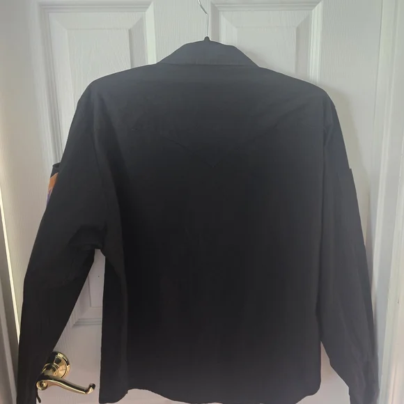 Black and Red Boxy Button Down Shirt with Notched Collar - Picture 5 of 5